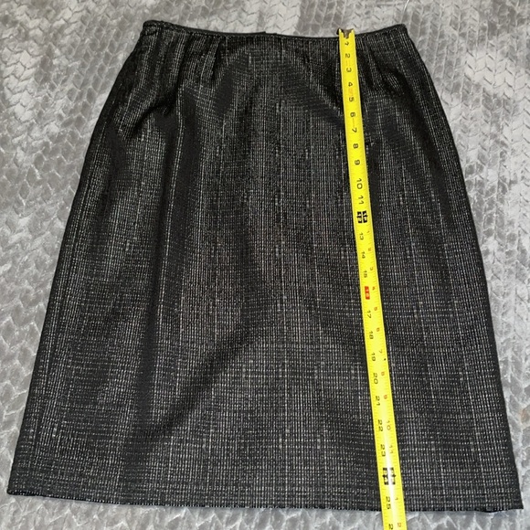 LeSuit Skirt & Suit Studio Blazer (Both Kasper Companies) Matching Suit. Size 8. - Picture 12 of 15